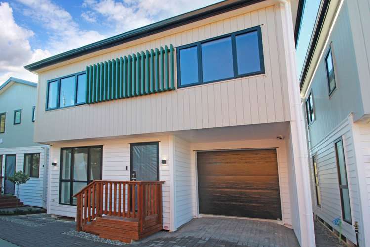 2/136 Penrose Road_1