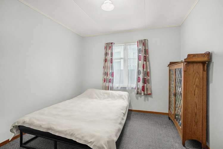 64 Russell Road Wainuiomata_8