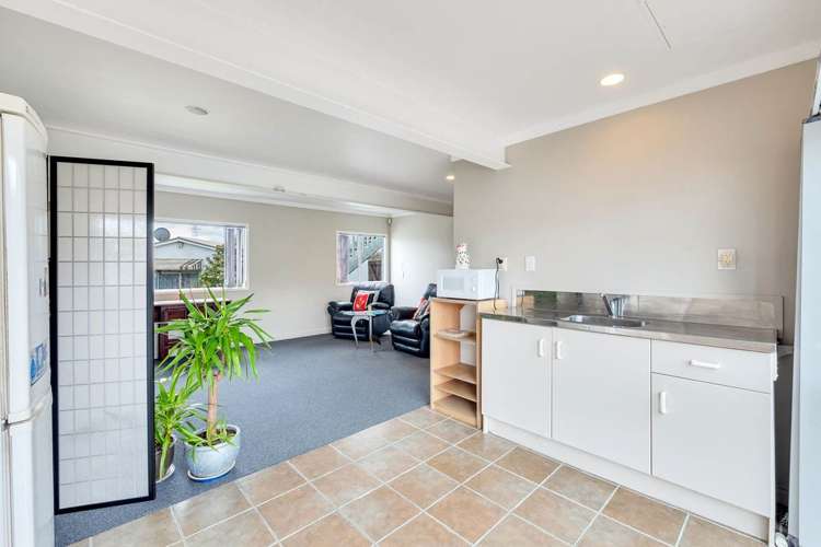 141 Flanshaw Road Te Atatu South_34