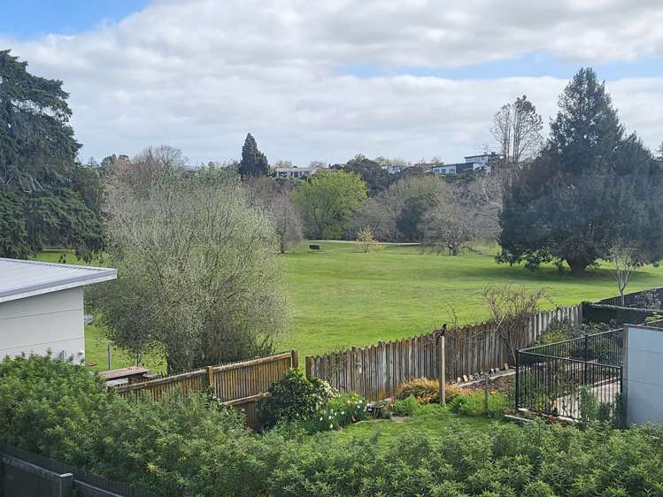 765 River Road Chartwell_10