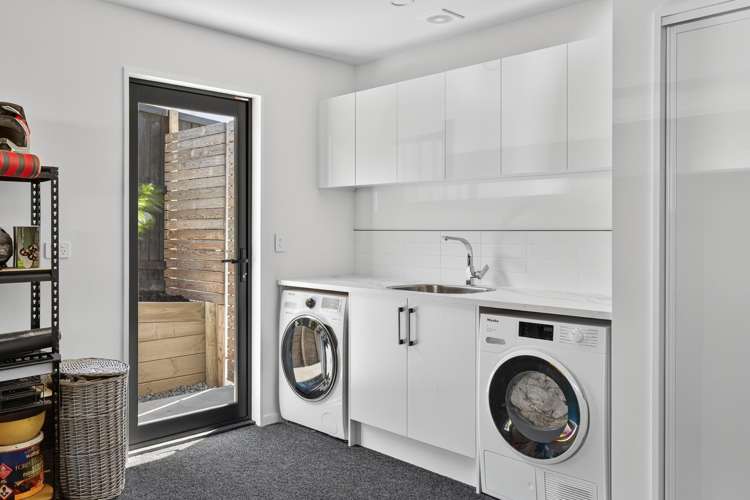 6 Round Hill Rise Cracroft_21