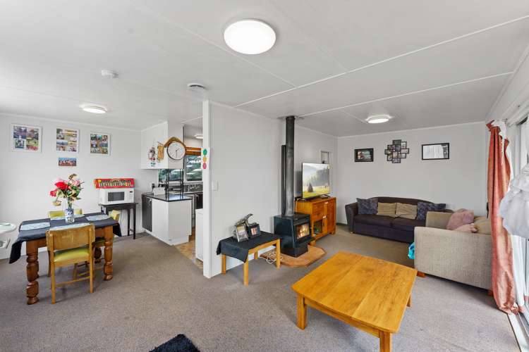 6 Colenso Place Otaki Beach_6