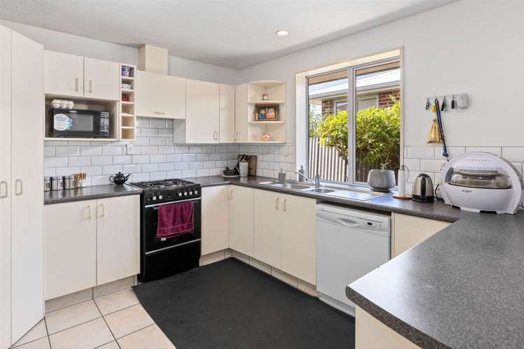 1/11 Rossiter Avenue Redwood_5