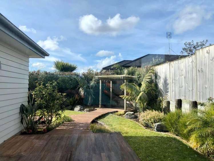 52 Butler Stoney Crescent Silverdale_21