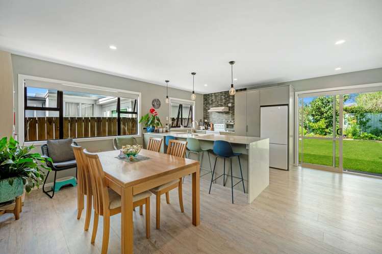 329 Westminster Ave Tamatea_14