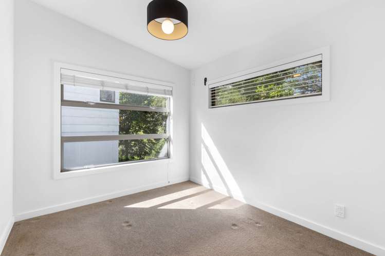2/49B Lancaster Road Beach Haven_9