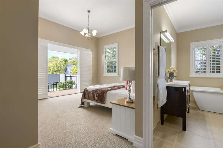 134 River Road Hamilton East_18