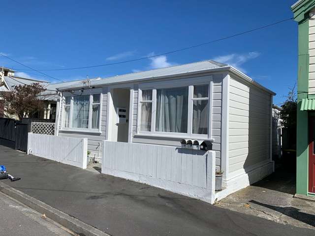 Sunny 4BR Home in Newtown