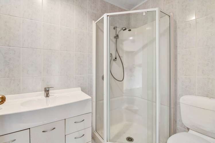 2/433A East Coast Road Mairangi Bay_12