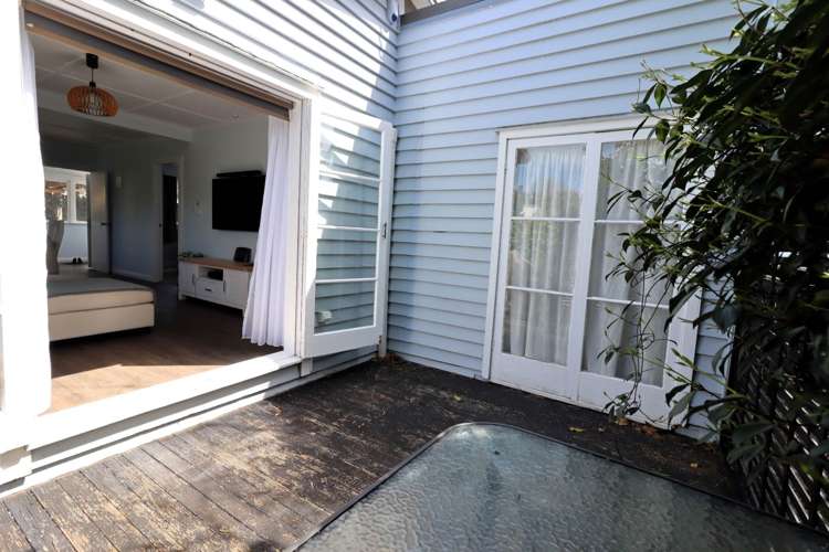 1/4 Kaurilands Road Titirangi_11