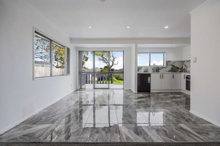1/18 Frobisher Way Clendon Park_8