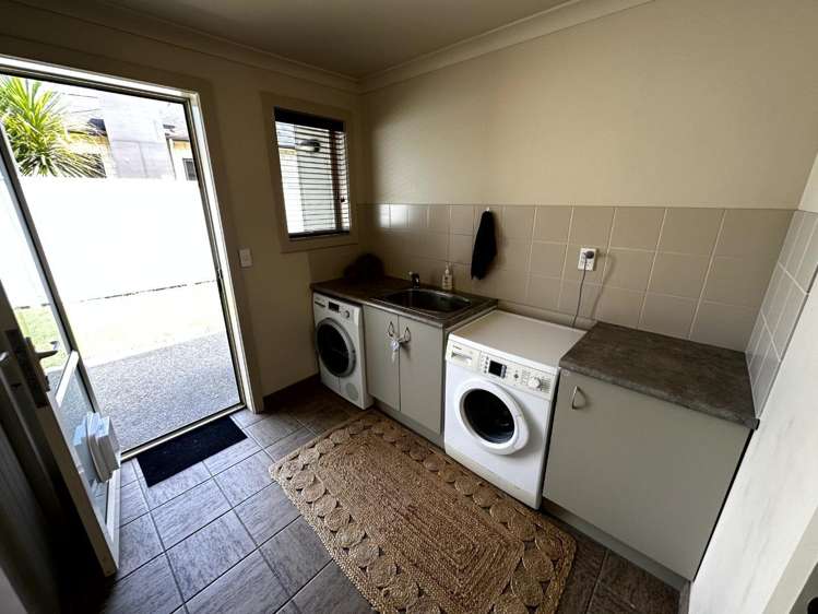 66 Shelter Drive Greenhithe_17