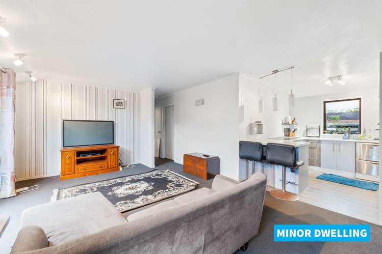 81 Royal Road Massey_20