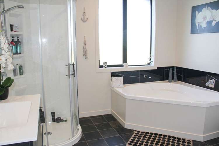 228e Roslyn Road Roslyn Bush_14