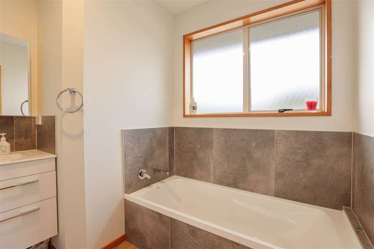 103 Pages Road Allenton_14