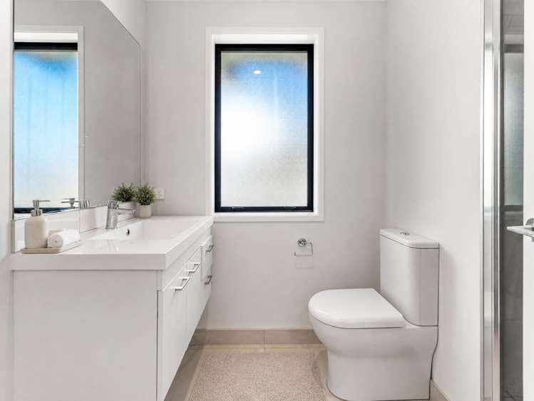 12A Rene Place Sunnyhills_11