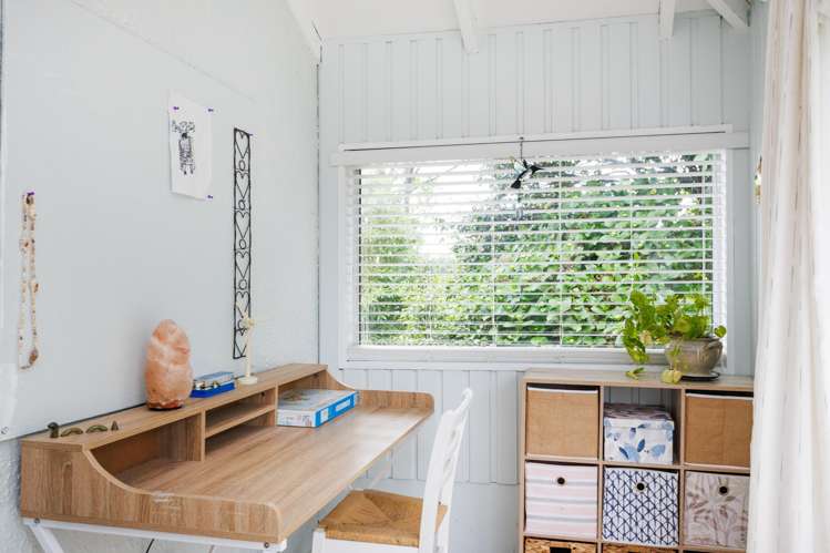 1435 Waughs Road Aorangi_13