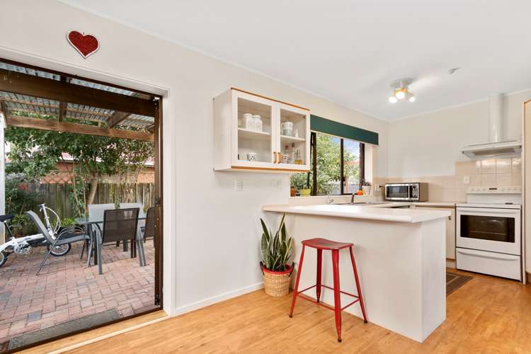 12 Bosnyak Drive Te Atatu South_8