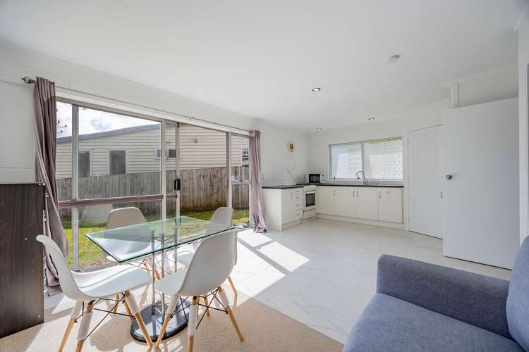 2/9 Mackwood Place Birkdale_2