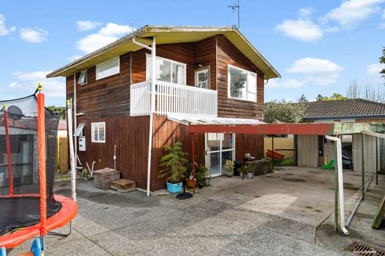 61b Cobham Crescent Kelston_0