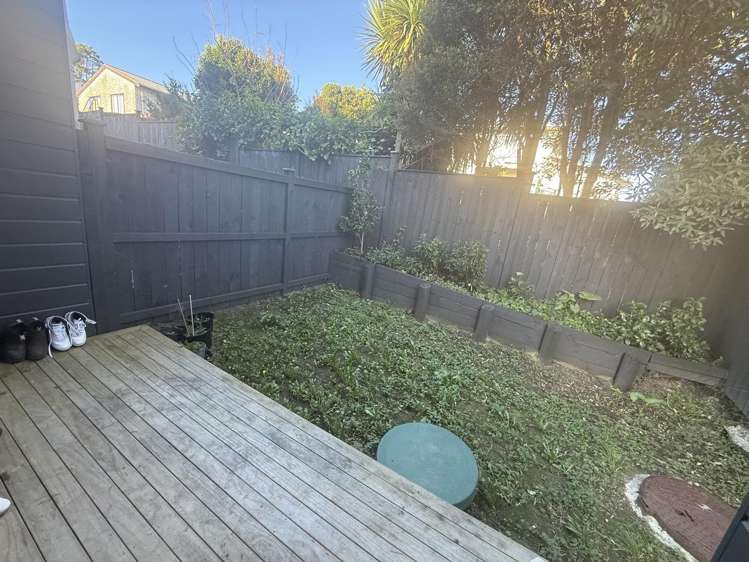 12/10 Newington Road Henderson_14