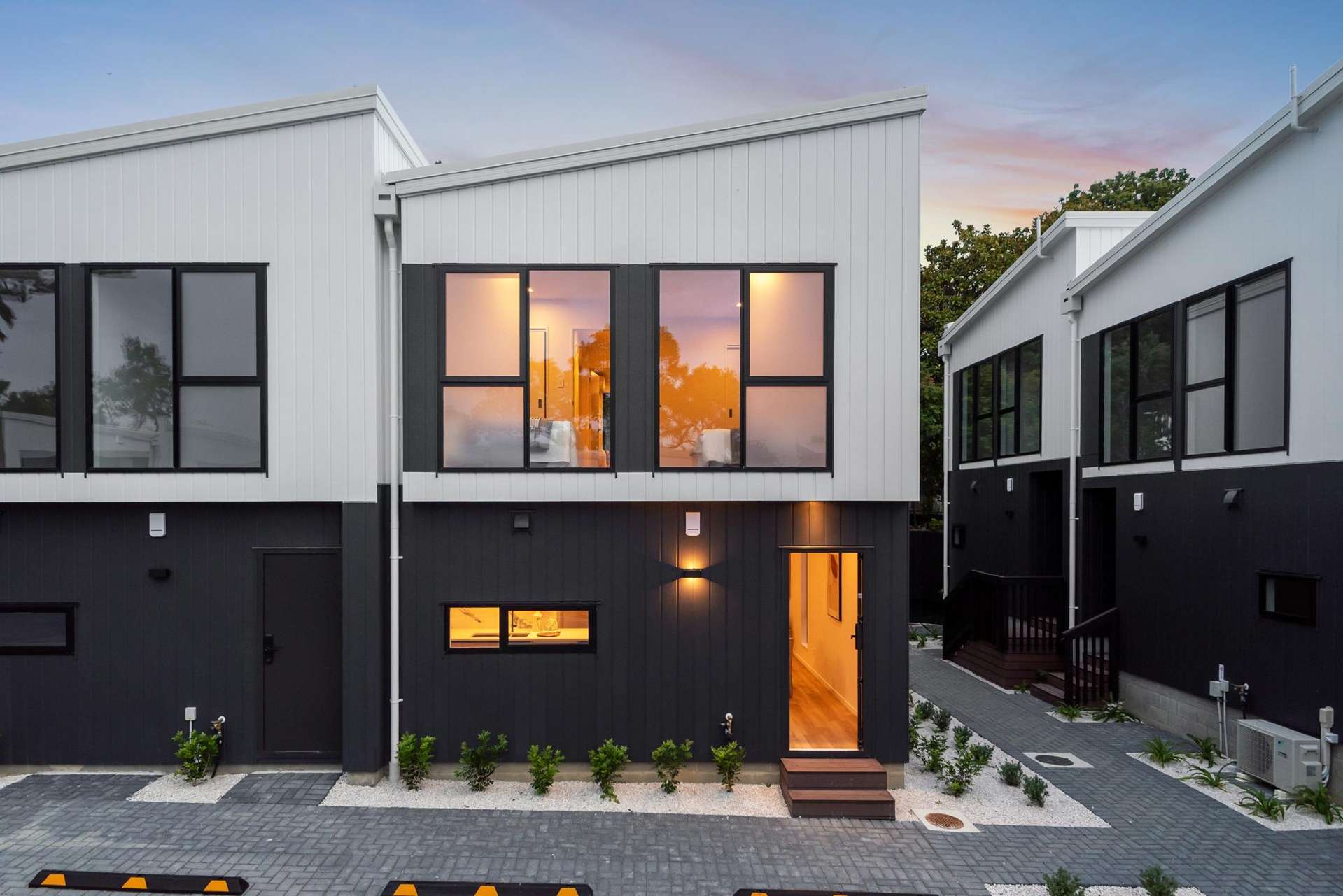 16-18 Handley Avenue Narrow Neck_0