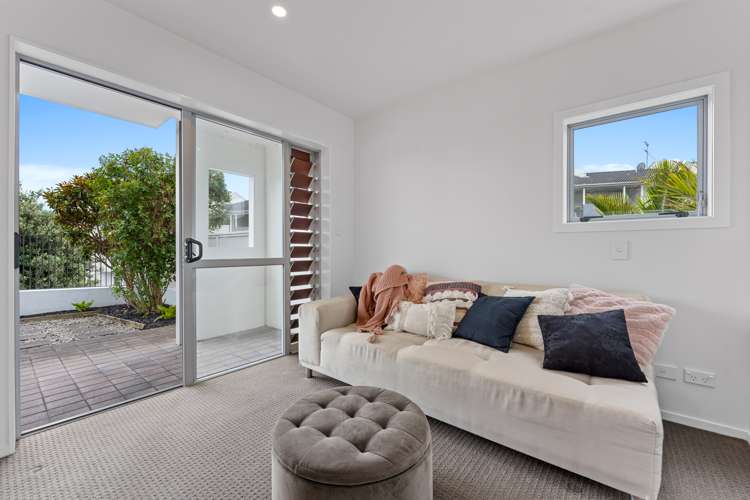 C1/60 Masons Road Oteha_8