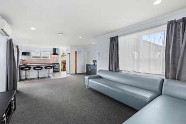 1/12 Riverpark Crescent_3