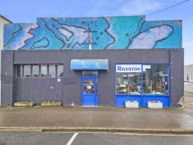 PRIME STREET LOCATION with plenty of potential!