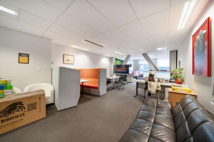 8/92 Queens Drive Hutt Central_8