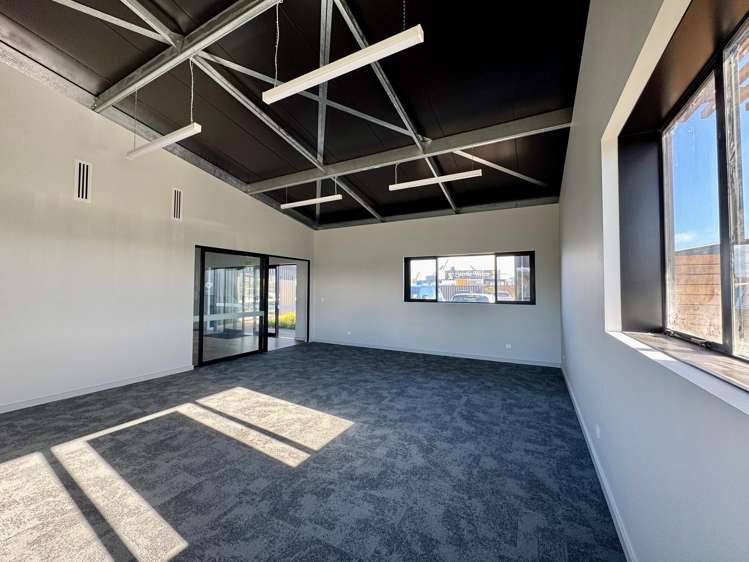 24 Smart Road Waiwhakaiho_12