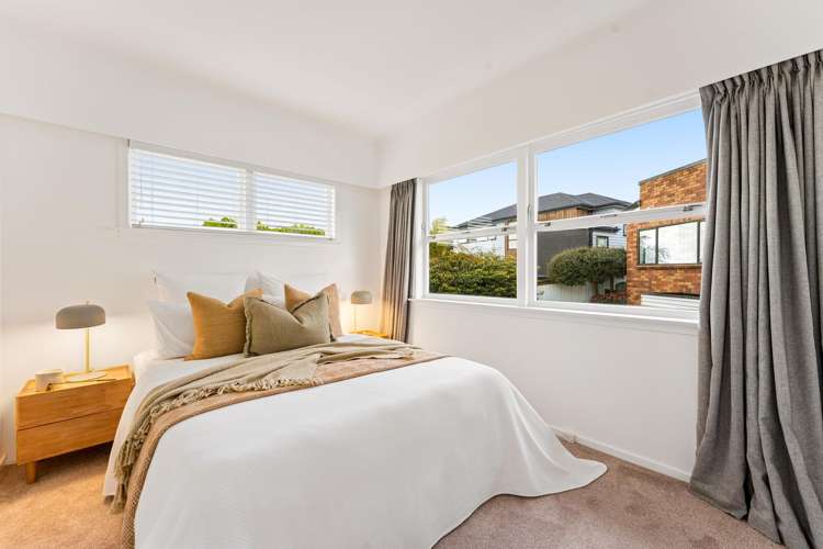 6 Kennedy Avenue Forrest Hill_13