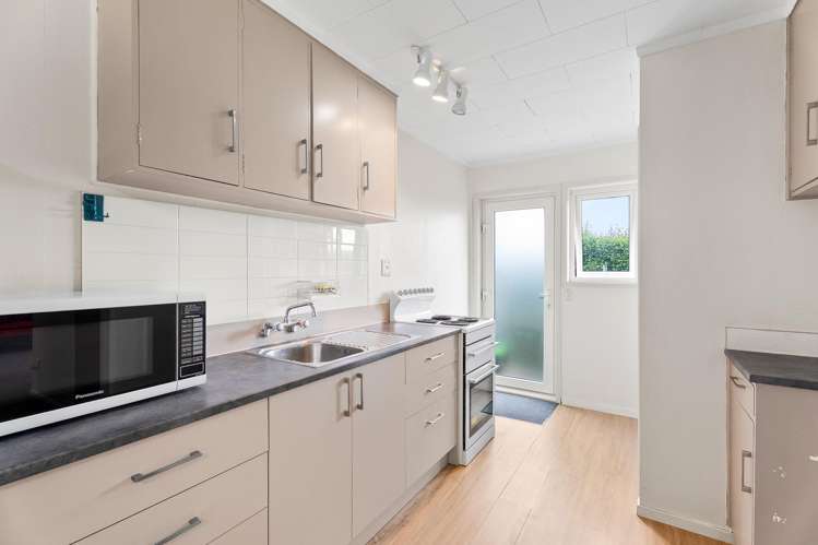 2/68A Ridge Road_5