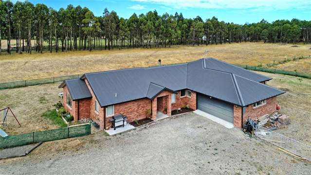 2277 South Eyre Road West Eyreton_2