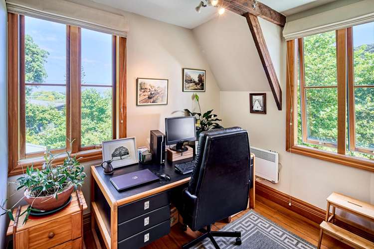 15 Whiorau Grove Lowry Bay_23