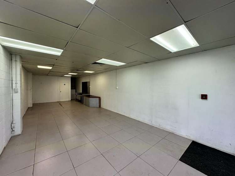 216-218 West Coast Road Glen Eden_3