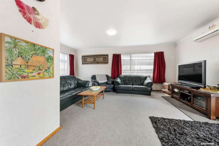 28 Selak Place Glen Eden_16