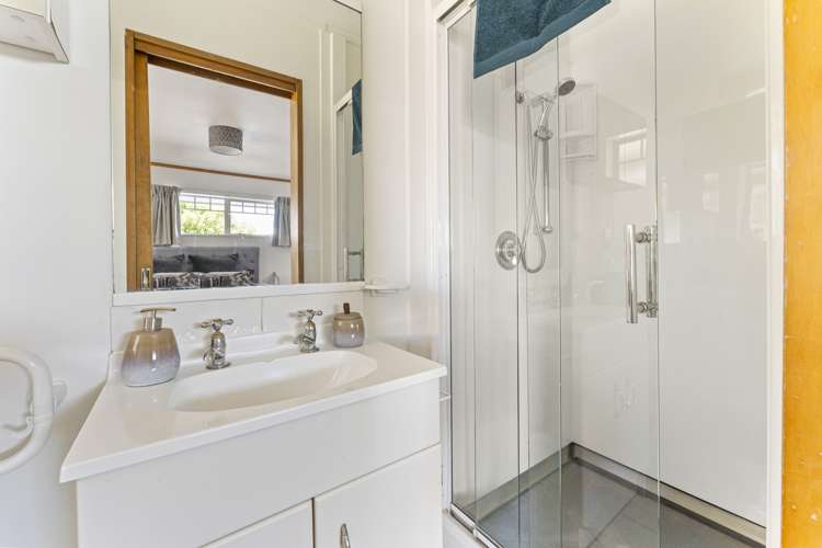 14 Vining Crescent Stoke_15