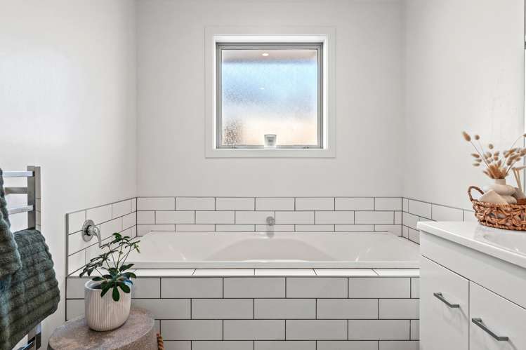 37 Myles Way Lower Shotover_17