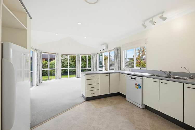 1 Tombane Terrace Papakowhai_9