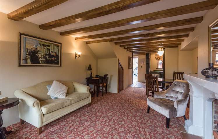 3/7 Quiet Woman Way Monaco_8