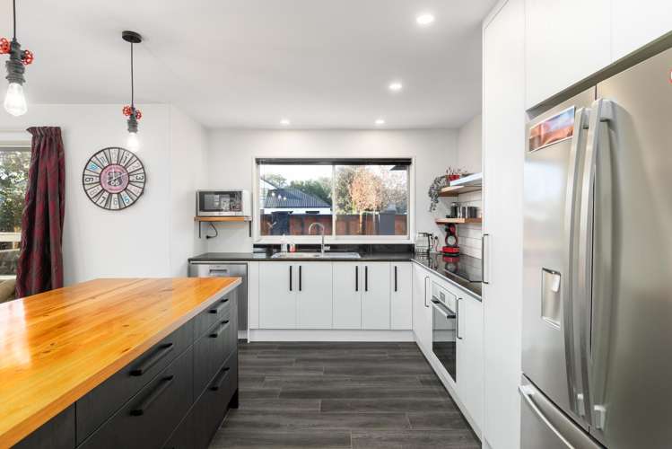 56 Travis Country Drive Burwood_4