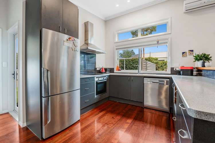21a Zealandia Road_5