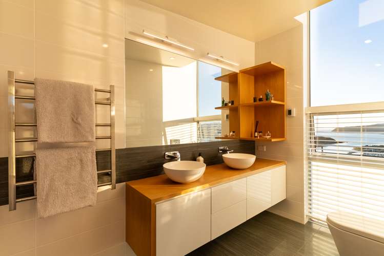 10 Seascape View Paremata_16