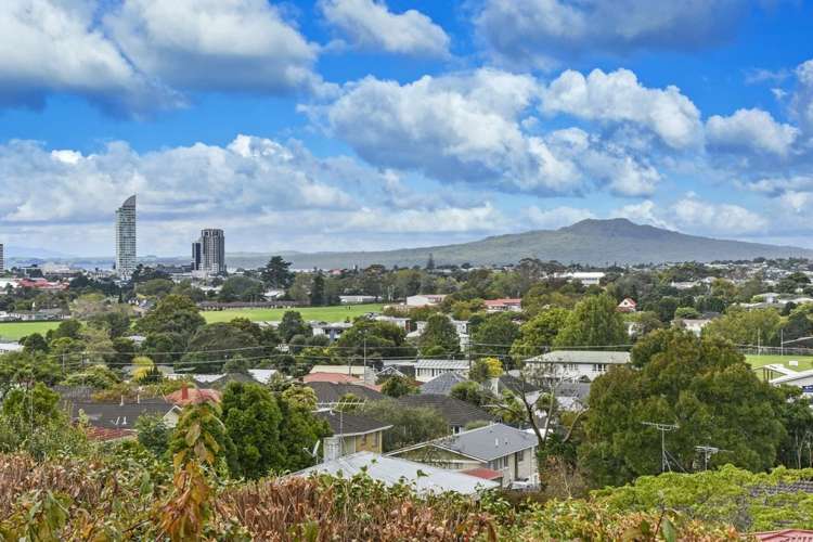 12 Martin Crescent Northcote_5