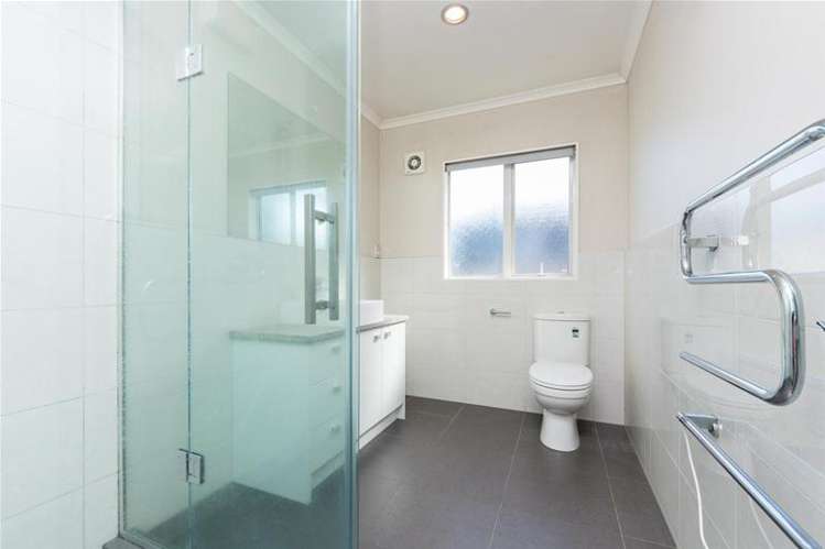 10 Stamford Crescent Flat Bush_16