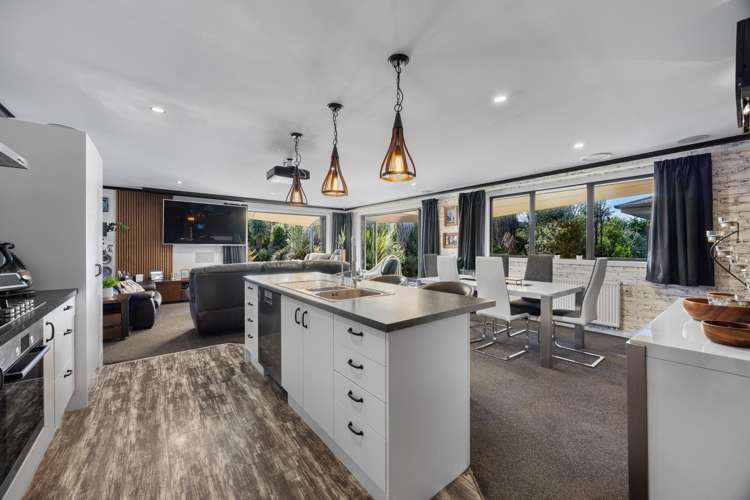 10 Jack Young Place Albert Town_11