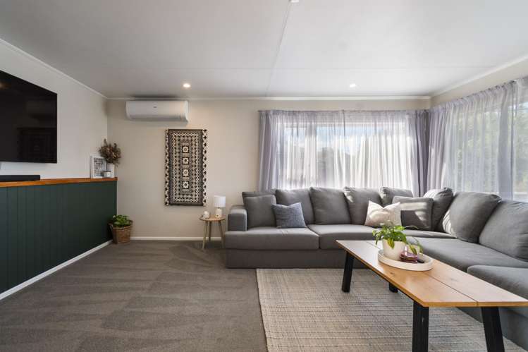18 Tararua Terrace Cloverlea_12