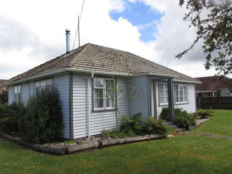 2 Plaskett Street Reefton_15