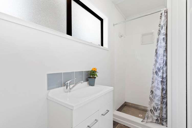 9 Oreti Place Clover Park_12